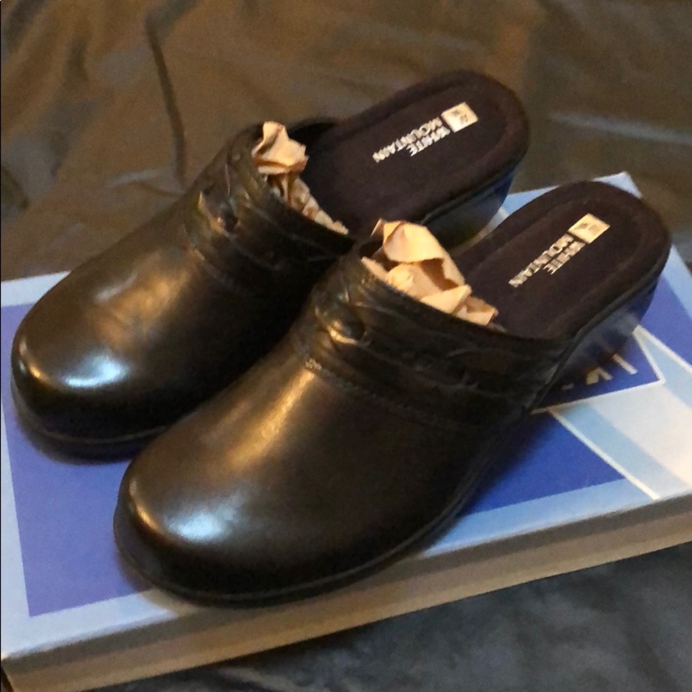 Black White Mountain leather clogs